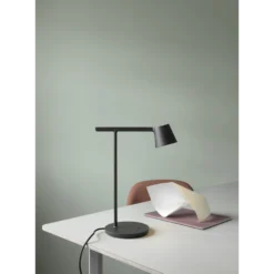 Tip Tafellamp Black - Muuto - Koop Online 7 Tip Tafellamp Black - Muuto - Koop Online -Woonverlichting Winkel 5710562213101 tip bordlampe black muuto 4