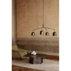 Howard 4 Kroonluchter Long Gunmetal - GUBI - Koop Online -Woonverlichting Winkel 5715010562794howard chandelier 4 arm long gunmetal3