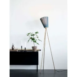 Oslo Wood VloerLamp Wit/Licht Blauw - Northern - Koop Online -Woonverlichting Winkel Oslo ood Gold High res Photo Chris Tonnesen 1